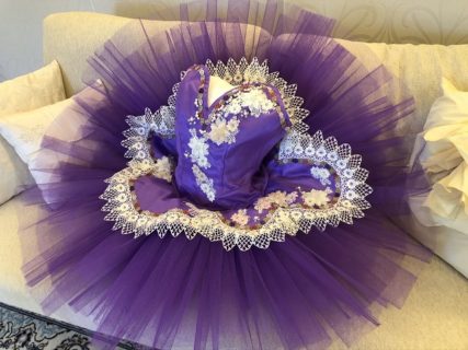紫に花飾りのチュチュ